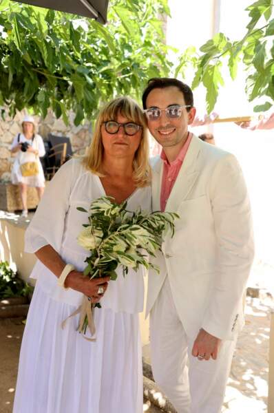 Christine Bravo et Jordan de Luxe, à l'occasion du mariage civil entre l'animatrice et Stéphane Bachot, samedi 11 juin 2022.
