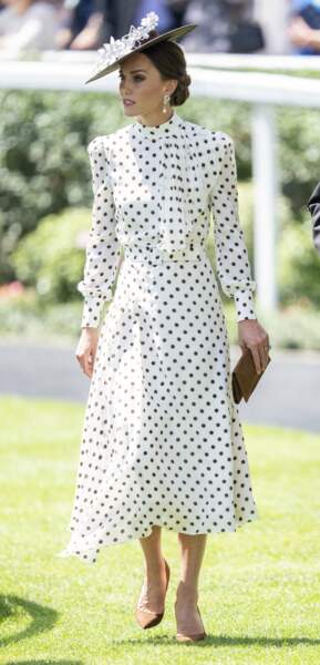 Pour l'édition 2022 de Royal Ascot, Kate Middleton a opté pour une élégante robe blanche à pois.