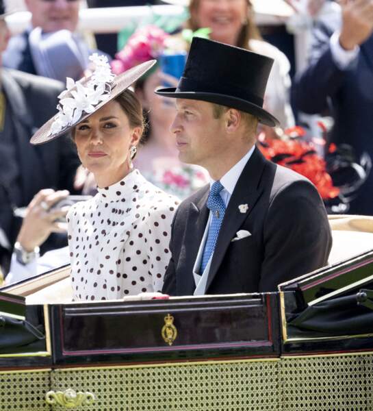 Kate Middleton et William sont arrivés en carrosse au  Royal Ascot, à l'hippodrome d'Ascot dans le Berkshire, le 17 juin 2022. 
