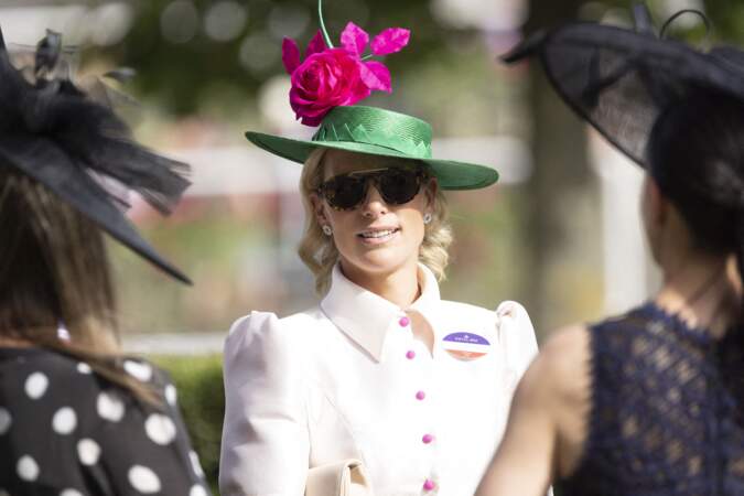 Zara Tindall sublime avec un chapeau vert à l'hippodrome d'Ascot dans le Berkshire, le 16 juin