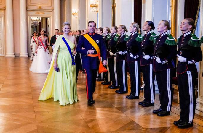 Le prince Guillaume, grand-duc héritier de Luxembourg, et la comtesse Stéphanie de Lannoy, grande-duchesse héritière de Luxembourg lors du dîner de gala pour célébrer le 18ème anniversaire de la princesse Ingrid Alexandra, au Palais d'Oslo, Norvège, le 17 juin 2022.