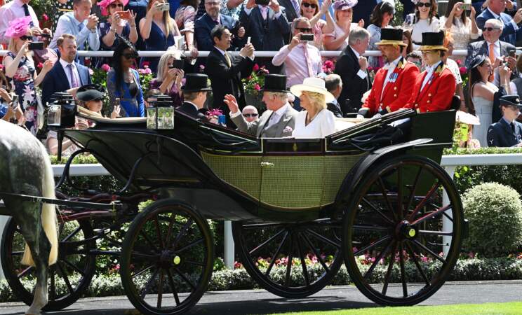 Le prince Charles et Camilla Parker Bowles dans la calèche au deuxième jour du Royal Ascot, ce 15 juin
