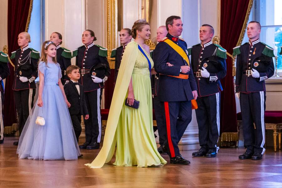 Le prince Guillaume, grand-duc héritier de Luxembourg, la comtesse Stéphanie de Lannoy, grande-duchesse héritière de Luxembourg, la princesse Estelle de Suède et le prince Oscar de Suède lors du dîner de gala pour célébrer le 18ème anniversaire de la princesse Ingrid Alexandra, au Palais d'Oslo, Norvège, le 17 juin 2022.
