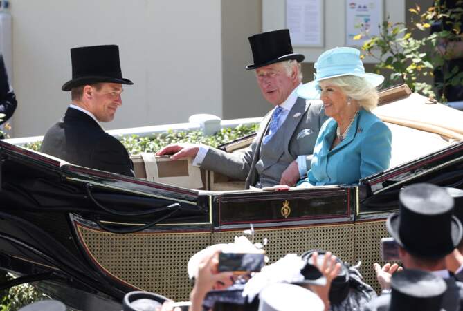 Peter Phillips, le prince Charles et Camilla Parker Bowles à leur arrivée sur l'hippodrome d'Ascot, le 14 juin