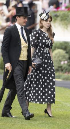 La princesse Beatrice d'York et son mari Edoardo Mapelli Mozzi, portant une queue de pie et un haut-de-forme, lors du cinquième et dernier jour de la Royal Ascot 2022, à l'hippodrome d'Ascot, Berkshire, Royaume Uni, le 18 juin 2022.