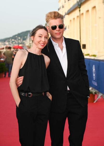 Jeanne Cherhal et Benjamin Biolay complices sur le tapis rouge lors du 36ème festival du film de Cabourg le 17 juin
