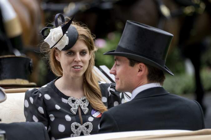 La princesse Beatrice d'York et son mari Edoardo Mapelli Mozzi ont échangé des regards complices, lors du cinquième et dernier jour de la Royal Ascot 2022, à l'hippodrome d'Ascot, Berkshire, Royaume Uni, le 18 juin 2022.