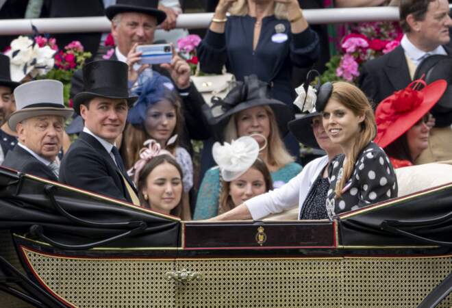 La princesse Beatrice d'York et son mari Edoardo Mapelli Mozzi lors du cinquième et dernier jour de la Royal Ascot 2022, à l'hippodrome d'Ascot, Berkshire, Royaume Uni, le 18 juin 2022.