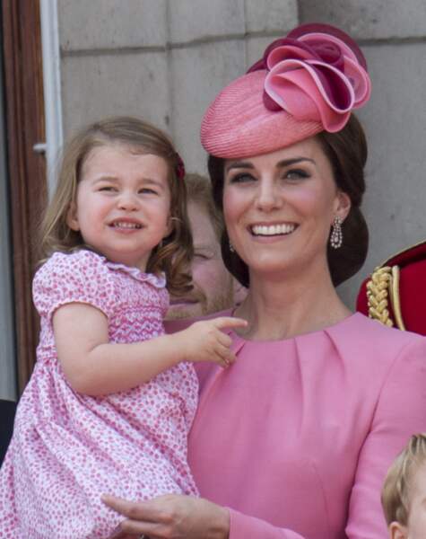 Kate Middleton en robe rose bonbon lors de la fête Trooping the Colour en 2019