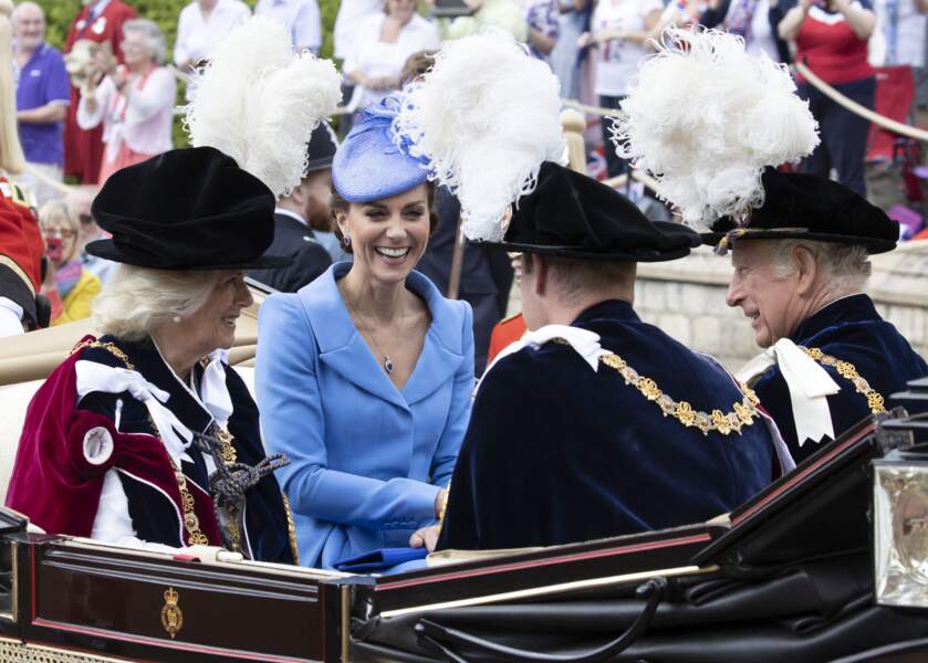 Le prince William et Kate Middleton complices et hilares avec le prince Charles et Camilla Parker Bowles lors de la cérémonie de l'ordre de la Jarretière, le 13 juin 2022