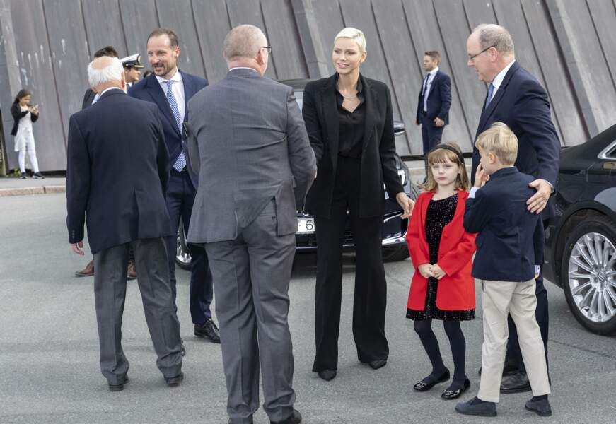 Le prince Haakon de Norvège salue Charlene de Monaco, ce 22 juin