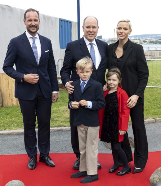 Le prince Haakon de Norvège, le prince Albert II de Monaco, la princesse Charlene, le prince Jacques et la princesse Gabriella  à Oslo, le 22 juin 2022.