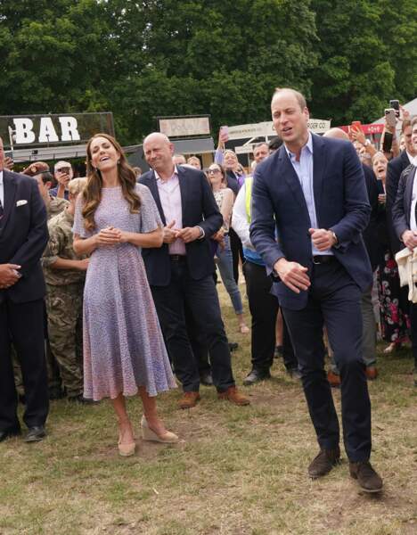 Le prince William profite d'une visite à la toute première journée du comté de Cambridgeshire à l'hippodrome July à Newmarket