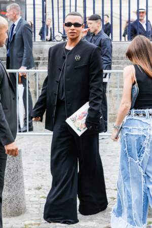Olivier Rousteing, directeur artistique de chez Balmain arrive au défilé Dior, le 24 juin 2022. 