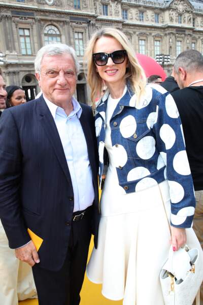 Sidney Toledano et Delphine Arnault en veste à poids lors du défilé Homme de la marque Louis Vuitton. 