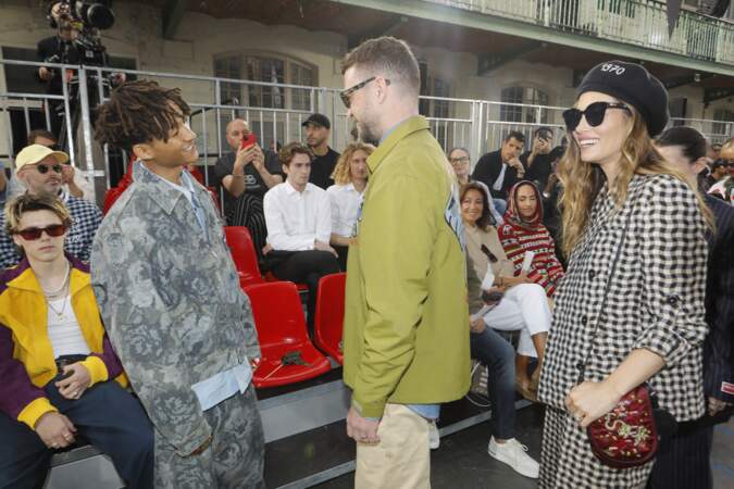 Jaden Smith, Jessica Biel et son mari Justin Timberlake  en pleine discussion au défilé mixte Kenzo printemps / été 2023, à Paris, dimanche 26 juin