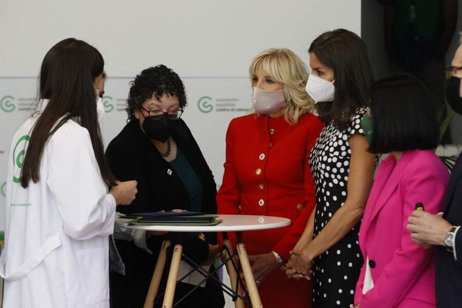 La reine Letizia dEspagne et la première dame des États-Unis Jill Biden visitent l'AECC (Association espagnole contre le cancer) à Madrid, Espagne, le 27 juin 2022.