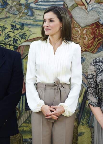 Tenue chic et élégante pour la reine Letizia d'Espagne à Madrid, le 9 mars 2018