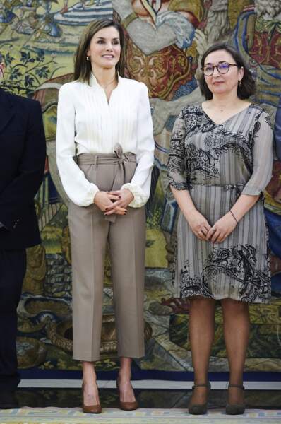 Letizia d'Espagne, sublime en pantalon taille haute Massimo Dutti à Madrid, le 9 mars 2018