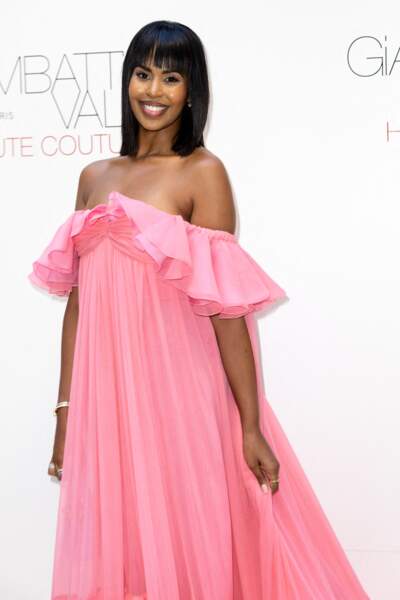 Sabrina Elba, la femme d'Idris Elba en robe longue et rose au défilé Giambattista Valli à Paris, le 4 juillet 2022 