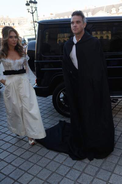 Robbie Williams et sa femme Ayda Field arrive au défilé Haute-Couture Giambattista Valli - automne-hiver 2022-2023