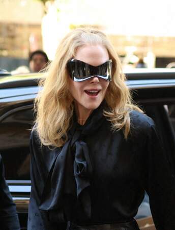 Nicole Kidman surprend avec une demi-queue de cheval et des lunettes masques Balenciaga, e 6 juillet 2022.
