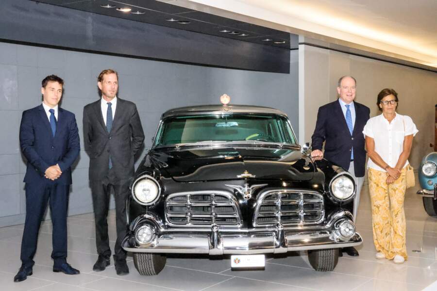 Le prince Albert II de Monaco et la princesse Stéphanie de Monaco avec Louis Ducruet et Andrea Casiraghi lors de l'inauguration du nouveau musée abritant la collection de voitures privées du Prince de Monaco, le 7 juillet 2022