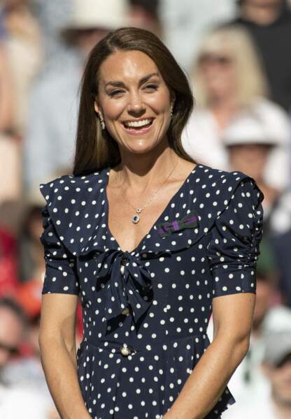 Kate Middleton et sa robe nouée à la finale du tournoi de Wimbledon , le 10 juillet 2022. 