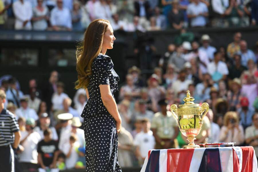 Kate Middleton est chic et élégante à souhait dans sa robe à pois Alessandra Rich, le 10 juillet 2022.