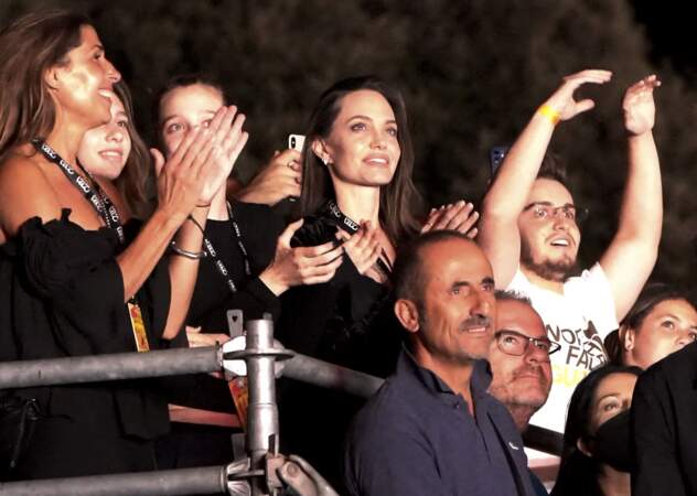 Angelina Jolie et sa fille Shiloh ont visiblement passé un bon moment au concert de Måneskin, au "Circo Massimo", à Rome, le 9 juillet 2022.