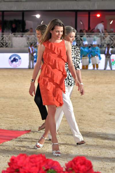 Charlotte Casiraghi est élégante dans une robe monogramme orange au Longines Global Champions Tour, le 1er juillet 2022.