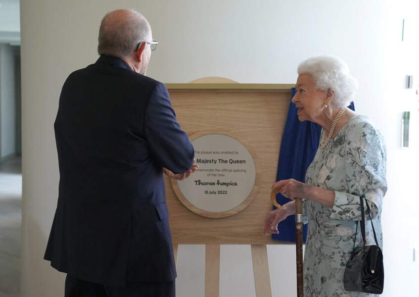 La reine Elizabeth II d'Angleterre lors de l'inauguration de l'hospice de la Tamise à Maidenhead, le 15 juillet 2022.
