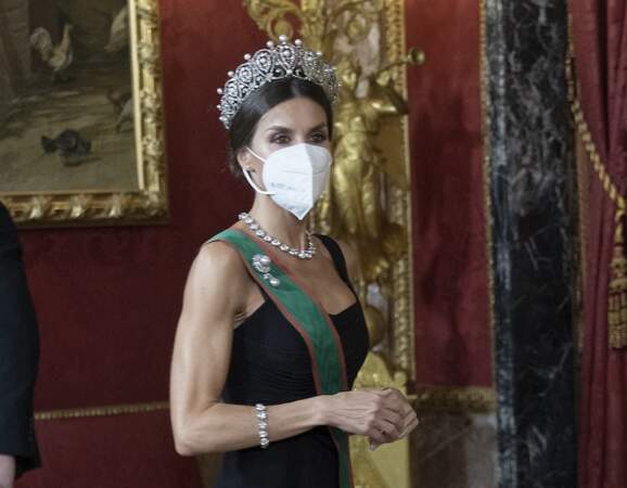 La reine Sofia n'a plus porté ce diadème à partir de 2014, lorsque son époux Juan Carlos a abdiqué. Il est réapparu en novembre 2018 sur la tête de Letizia, à l’occasion du banquet d’État organisé pour le président chinois. 