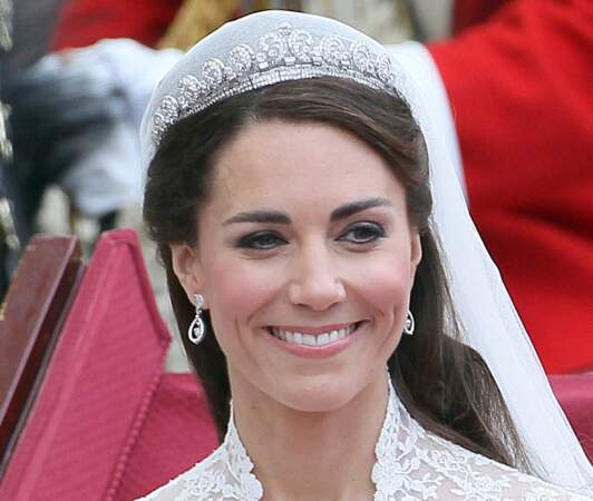 Kate Middleton coiffée du diadème Halo de chez Cartier, pour son mariage avec le prince William à Londres le 29 avril 2011. 