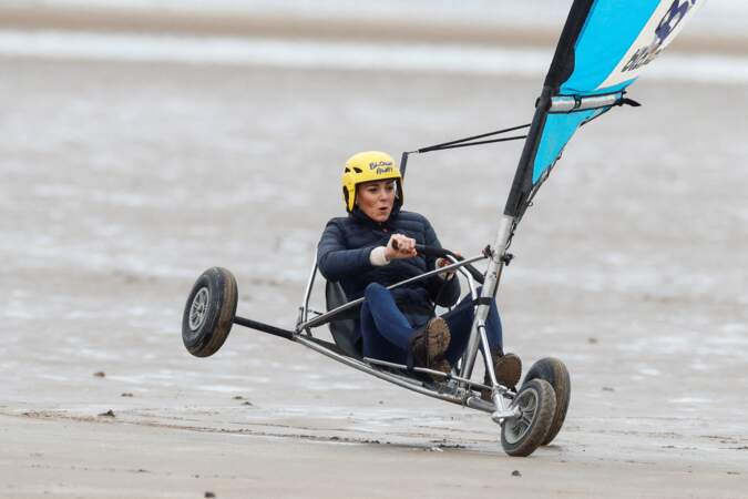 Kate Middleton lors d'un tour de char à voile sur la plage Saint Andrews, en Ecosse le 26 mai 2021