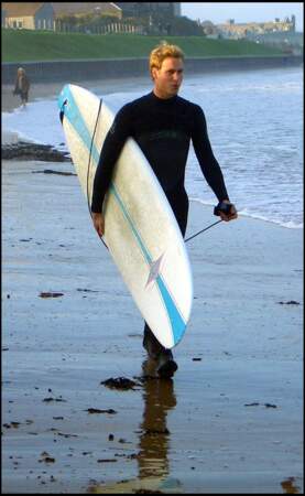 Le prince William lors d'une séance de surf à Saint Andrews