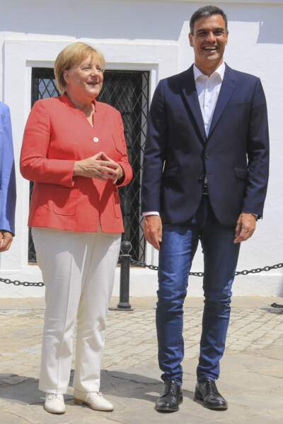 Angela Merkel ose la couleur avec une veste flashy au palais Guzmanes Sanlucar de Barrameda, le 11 août 2018. 