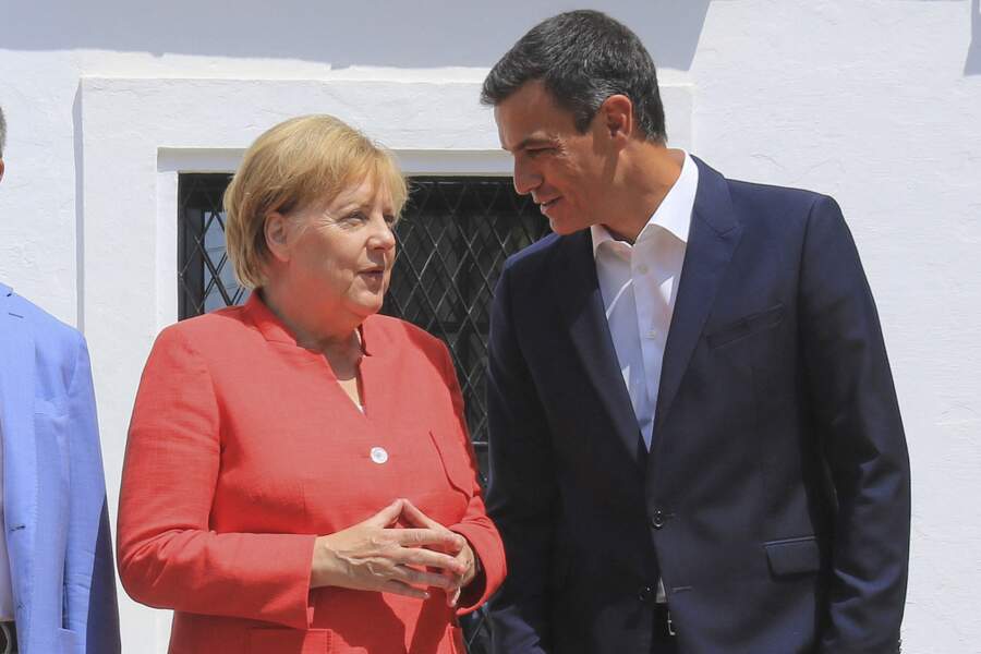 Angela Merkel et son mari Joachim Sauer en pantalon en Espagne, le 11 août 2018. 