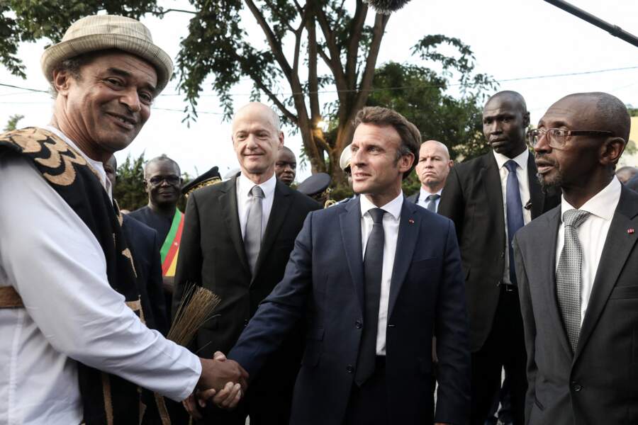 Emmanuel Macron et Yannick Noah au Village Noah, au Cameroun, le 26 juillet 2022.