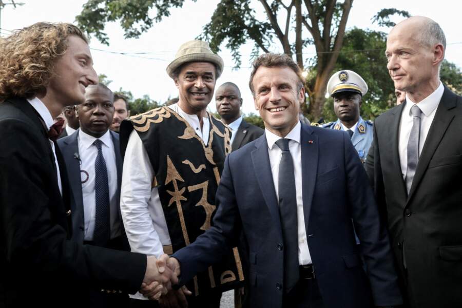 Emmanuel Macron rencontre Joalukas Noah, le fils de Yannick Noah au village Étoudi pour un débat avec la société civile et un concert,  le 26 juillet 2022. 