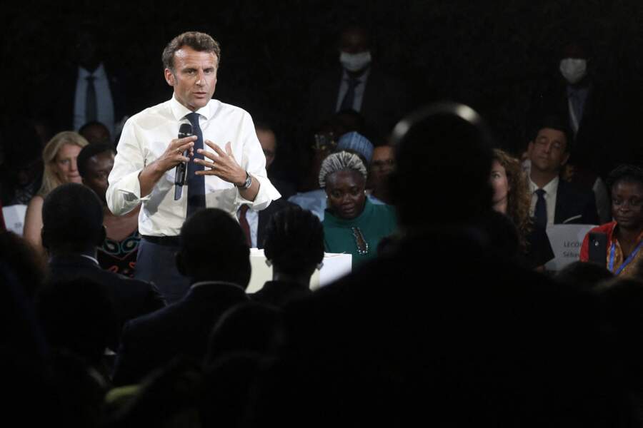 Le président français Emmanuel Macron au Village Noah pour un débat avec la société civile et un concert, Yaoundé, Cameroun, le 26 juillet 2022.