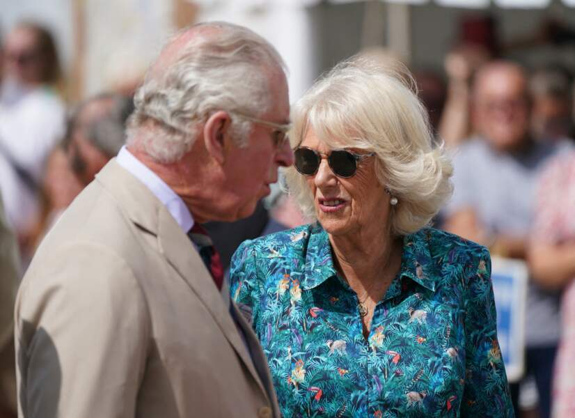 Le prince Charles et sa femme, Camilla Parker-Bowles, duchesse de Cornouailles, sont apparus complices au Sandringham Flower Show (Royaume-Uni), le 27 juillet 2022