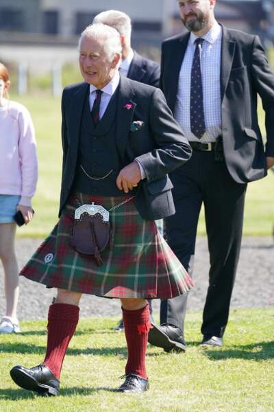 Le prince Charles en tenue traditionnelle écossaise.