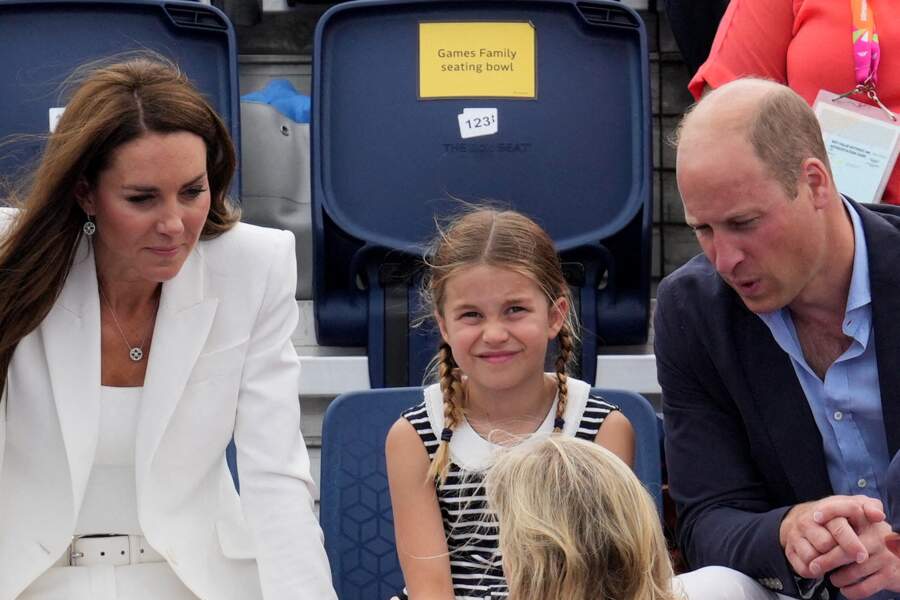 Le prince William, duc de Cambridge, et Kate Middleton, duchesse de Cambridge sont accompagnés de leur fille, la princesse Charlotte de Cambridge et assistent ensemble aux Jeux du Commonwealth, mardi 2 août.