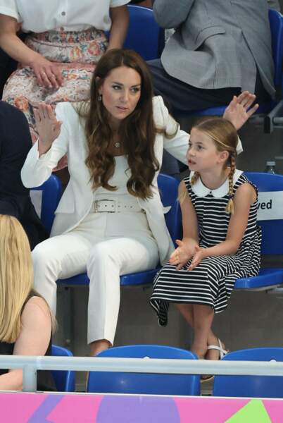Âgée de seulement 7 ans, Charlotte de Cambridge était la star, ce mardi 2 août 2022, des XXIIe Jeux du Commonwealth alors qu’elle y assistait avec ses parents, Kate Middleton et le prince William.  