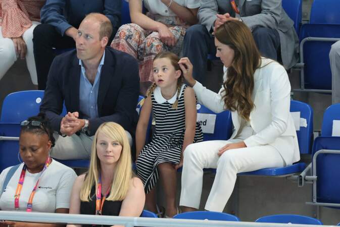 Présents à Birmingham comme le veut la tradition, le Duc et la Duchesse de Cambridge sont aux côtés de leur fille, la princesse Charlotte, pour assister aux nombreuses épreuves des Jeux du Commonwealth, ce mardi 2 août 2022.  