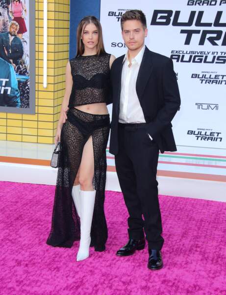 La top Barbara Palvin et son amoureux Dylan Sprouse à la première du film "Bullet Train" à Los Angeles, le 1er août 2022.