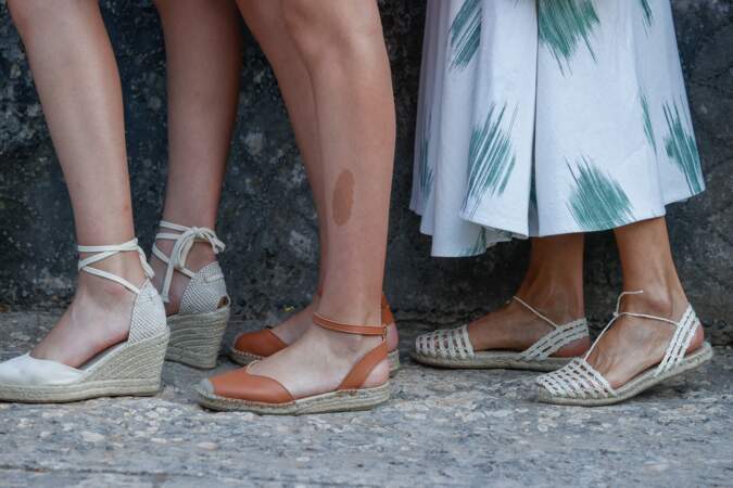Espadrilles et sandales plates pour Letizia d'Espagne et ses filles