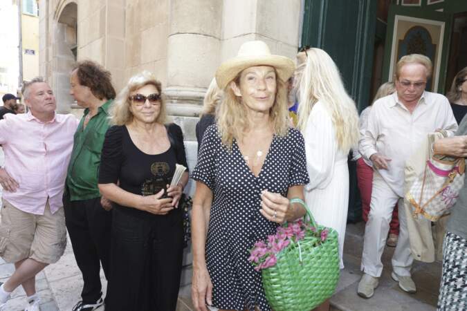 Frigide Barjot  était présente à la messe hommage en mémoire d'Ivana Trump en l'église de Saint-Tropez le 9 août 2022.