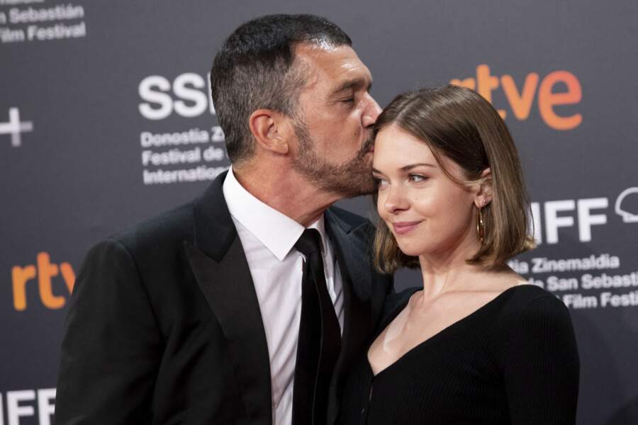 Antonio Banderas et sa fille Stella complices lors de la cérémonie d'ouverture du 69ème festival international du film de Saint Sébastien le 17 septembre 2021